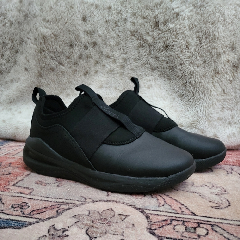 Black Clove Women's Slip-On Sneakers